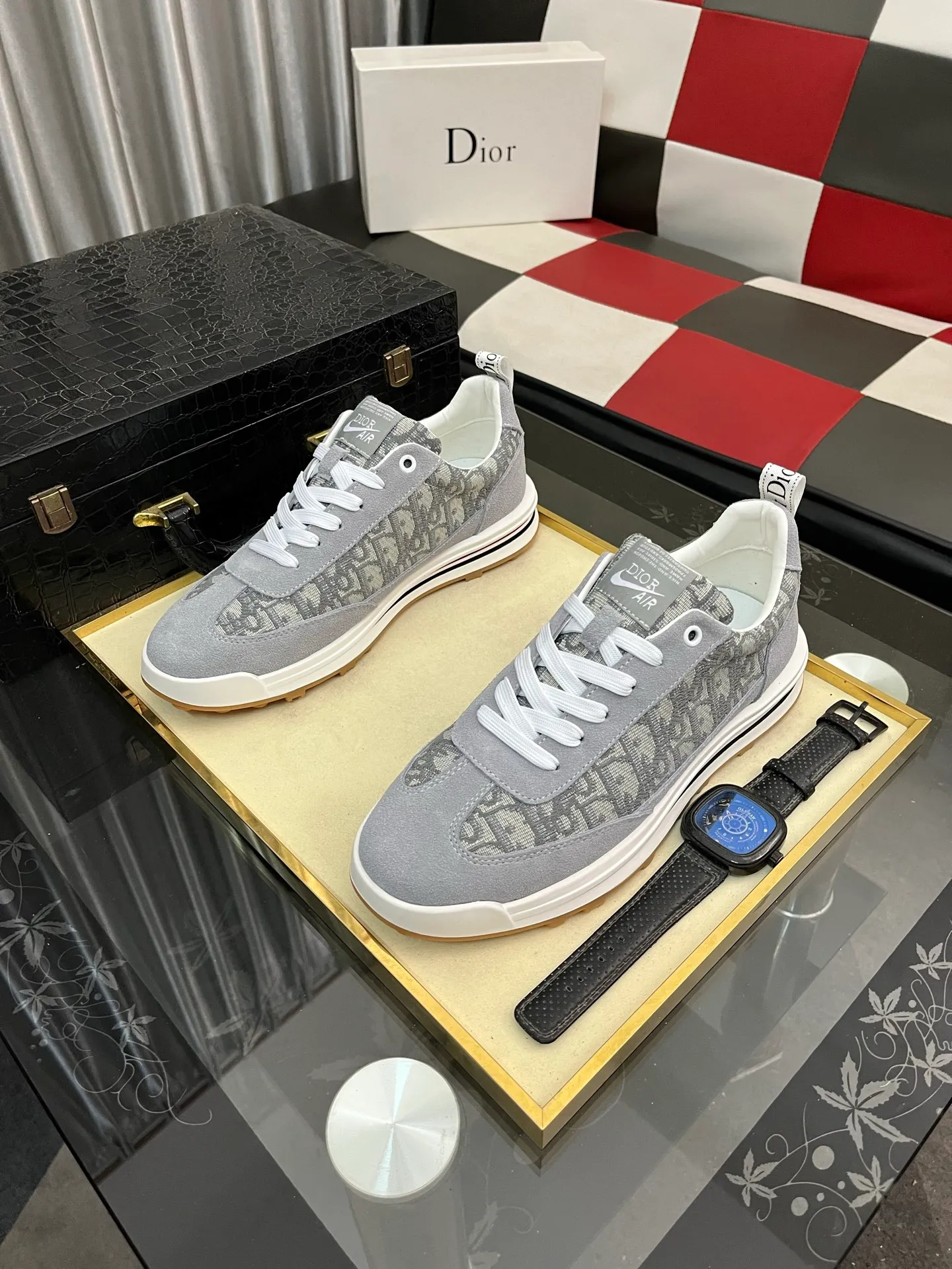 Men's shoes💰420⌚️⌚️[Dior] Dior's new men's genuine leather casual shoes, the highest version on the market, any comparison is welcome🆚! The original leather has excellent texture and is super high-end! Fetal sheep net lining imported from Italy, removable pad! Luxurious materials and fine workmanship, highly recommended! Code number: 38-443️⃣Colors available